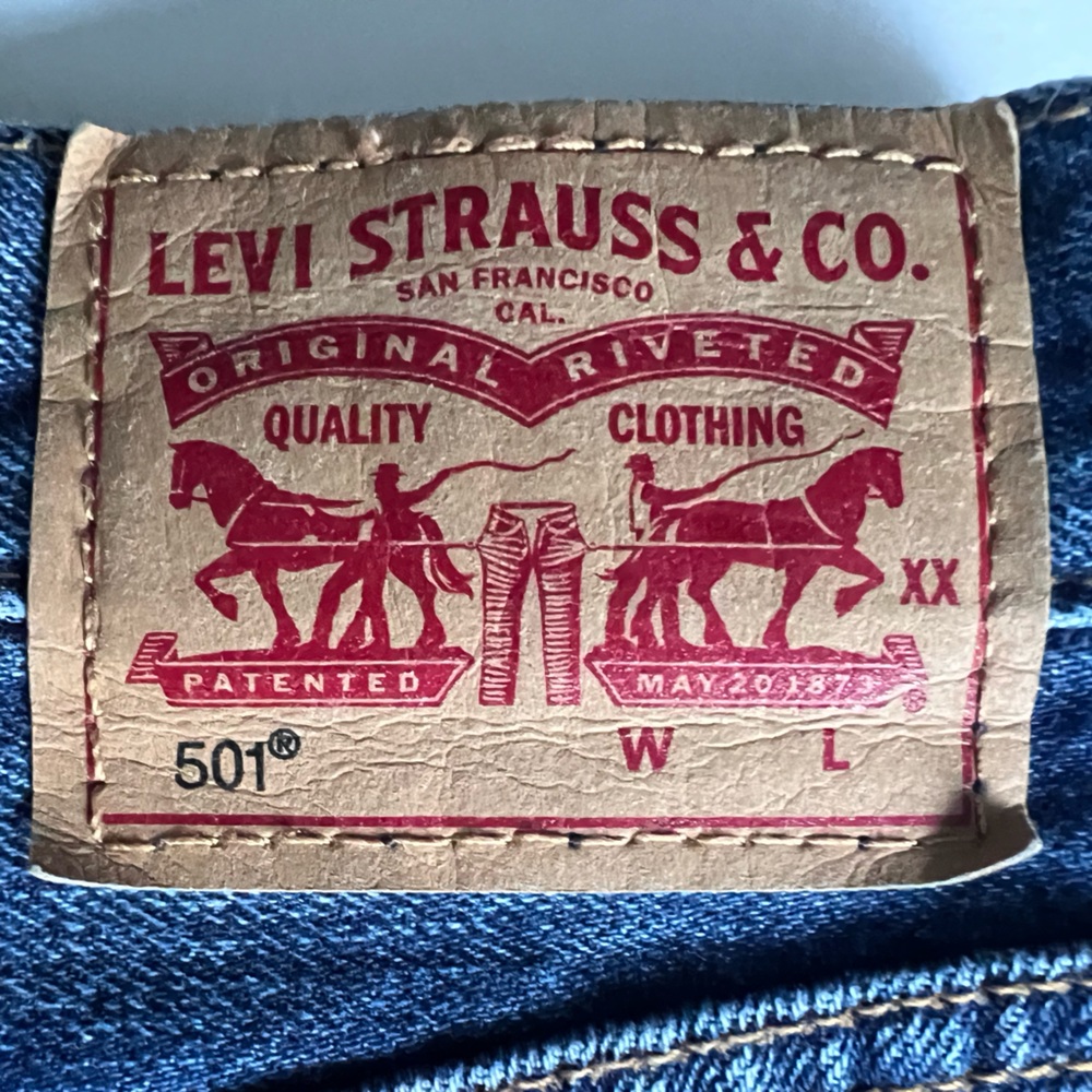 Levi’s 501 mid-rise cutoff jean shorts medium wash with cherry embroidery Sz 27 - Picture 14 of 16